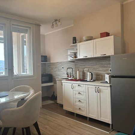 Red Square Apartment Pirot Eksteriør bilde
