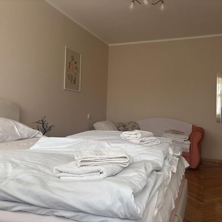 Red Square Apartment Pirot Eksteriør bilde