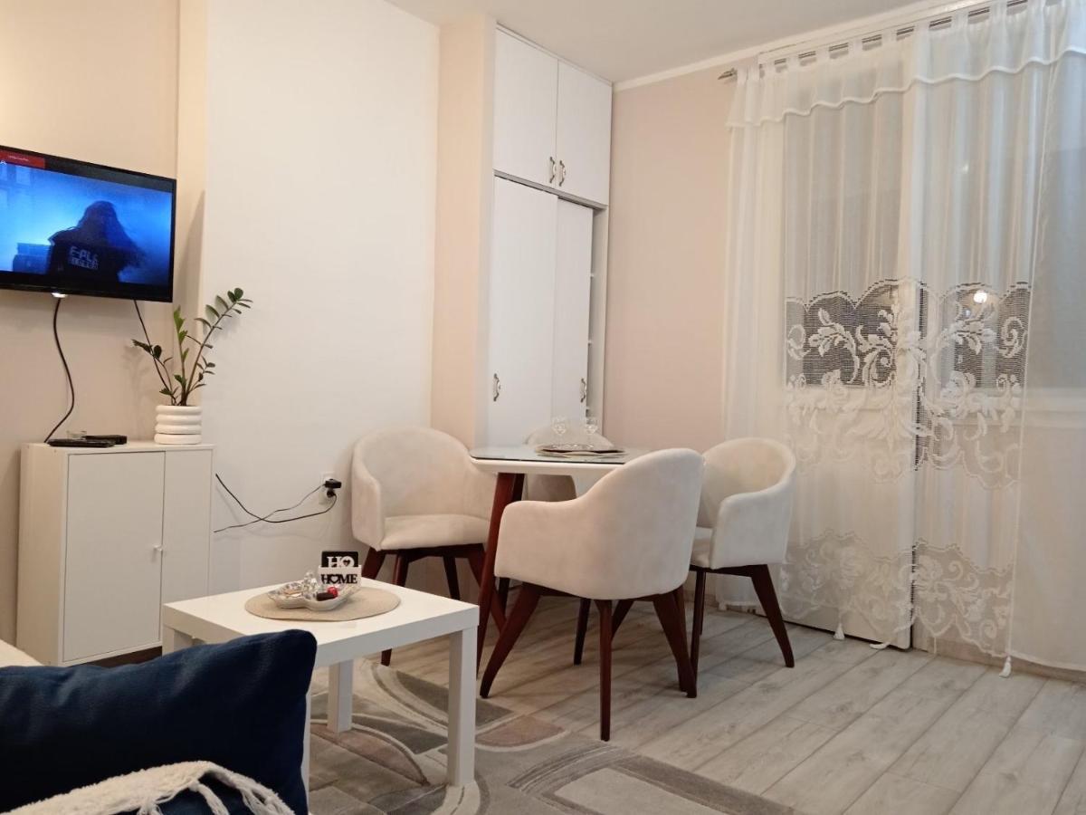 Red Square Apartment Pirot Eksteriør bilde