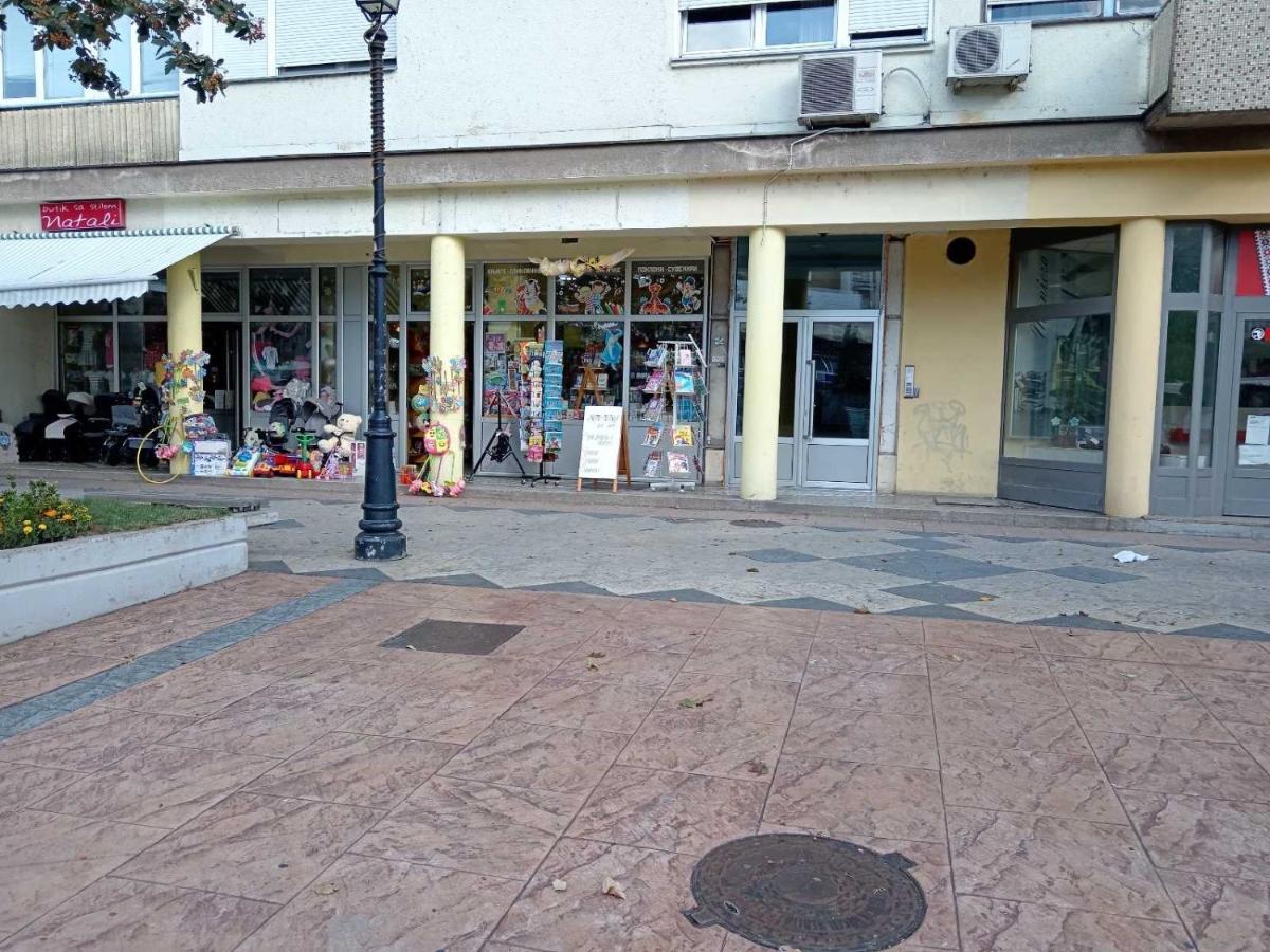Red Square Apartment Pirot Eksteriør bilde