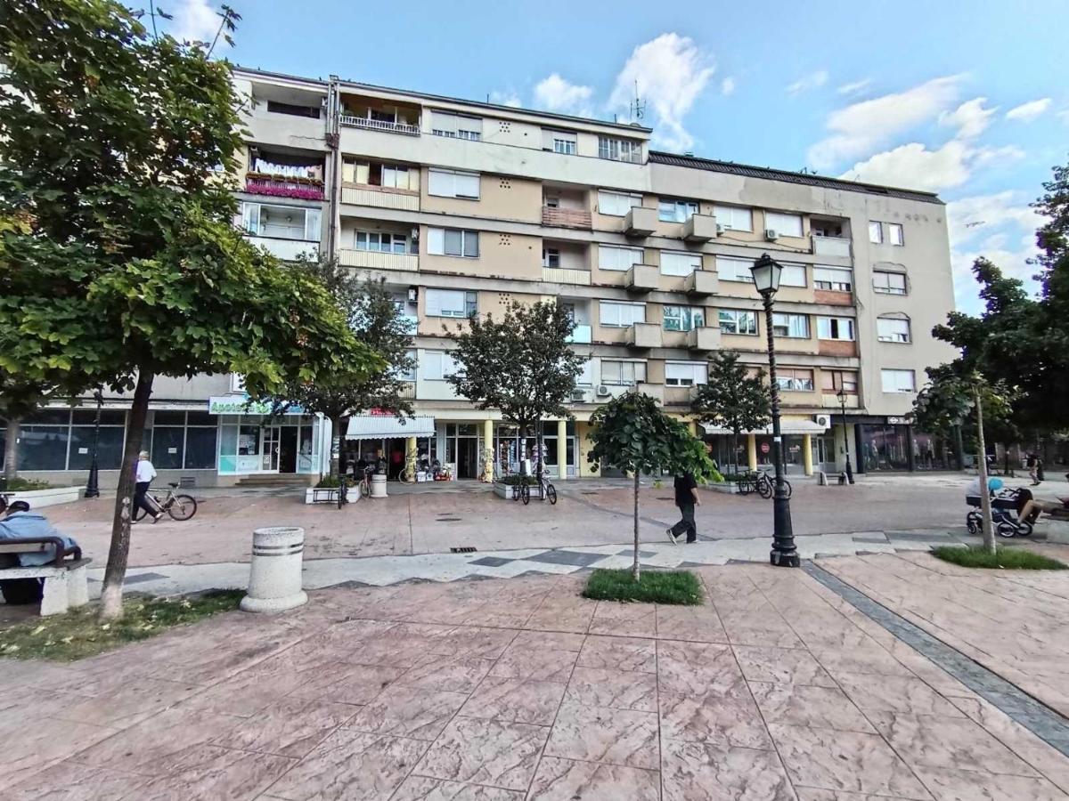 Red Square Apartment Pirot Eksteriør bilde