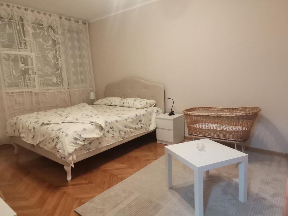 Red Square Apartment Pirot Eksteriør bilde