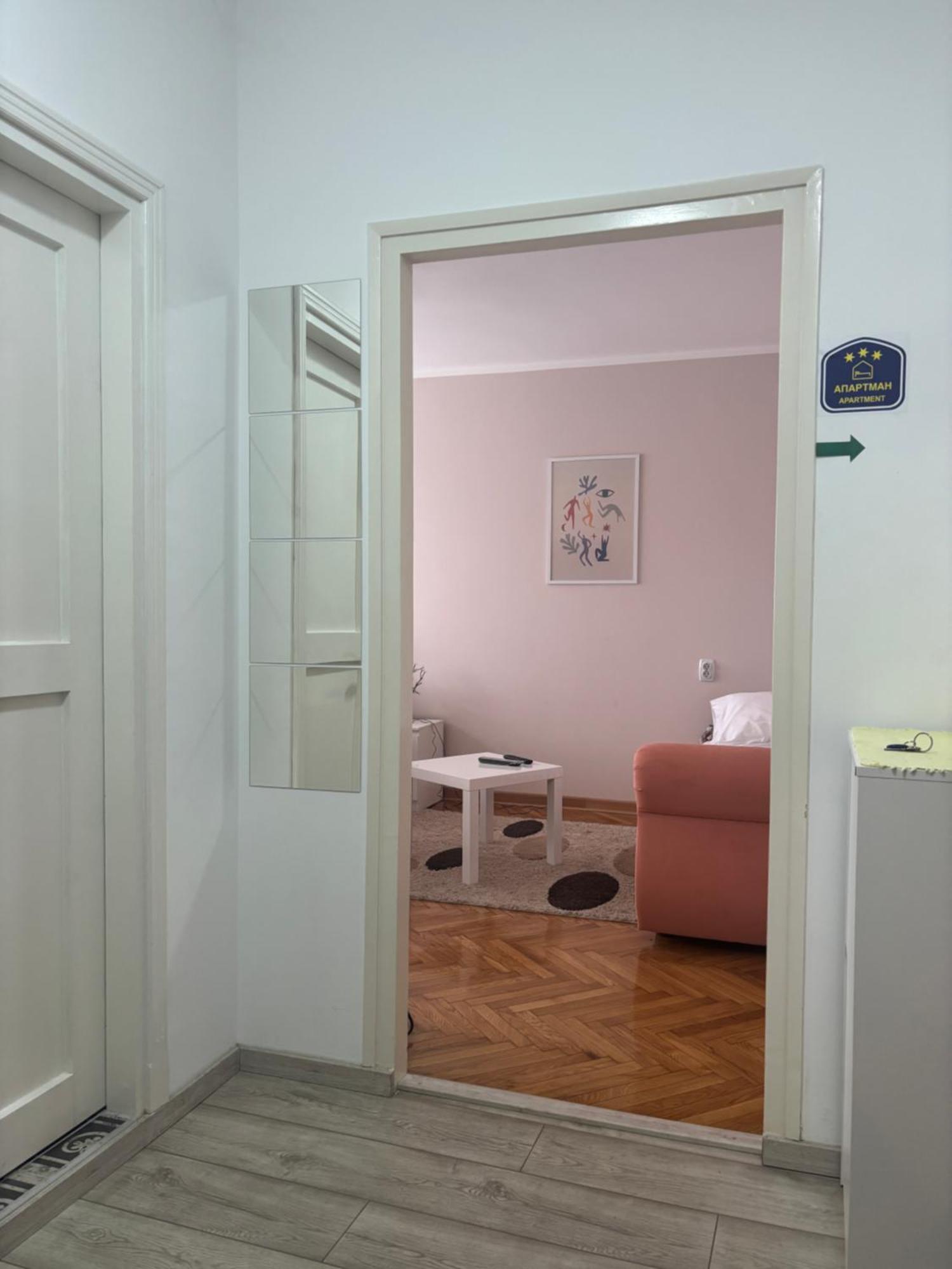 Red Square Apartment Pirot Eksteriør bilde