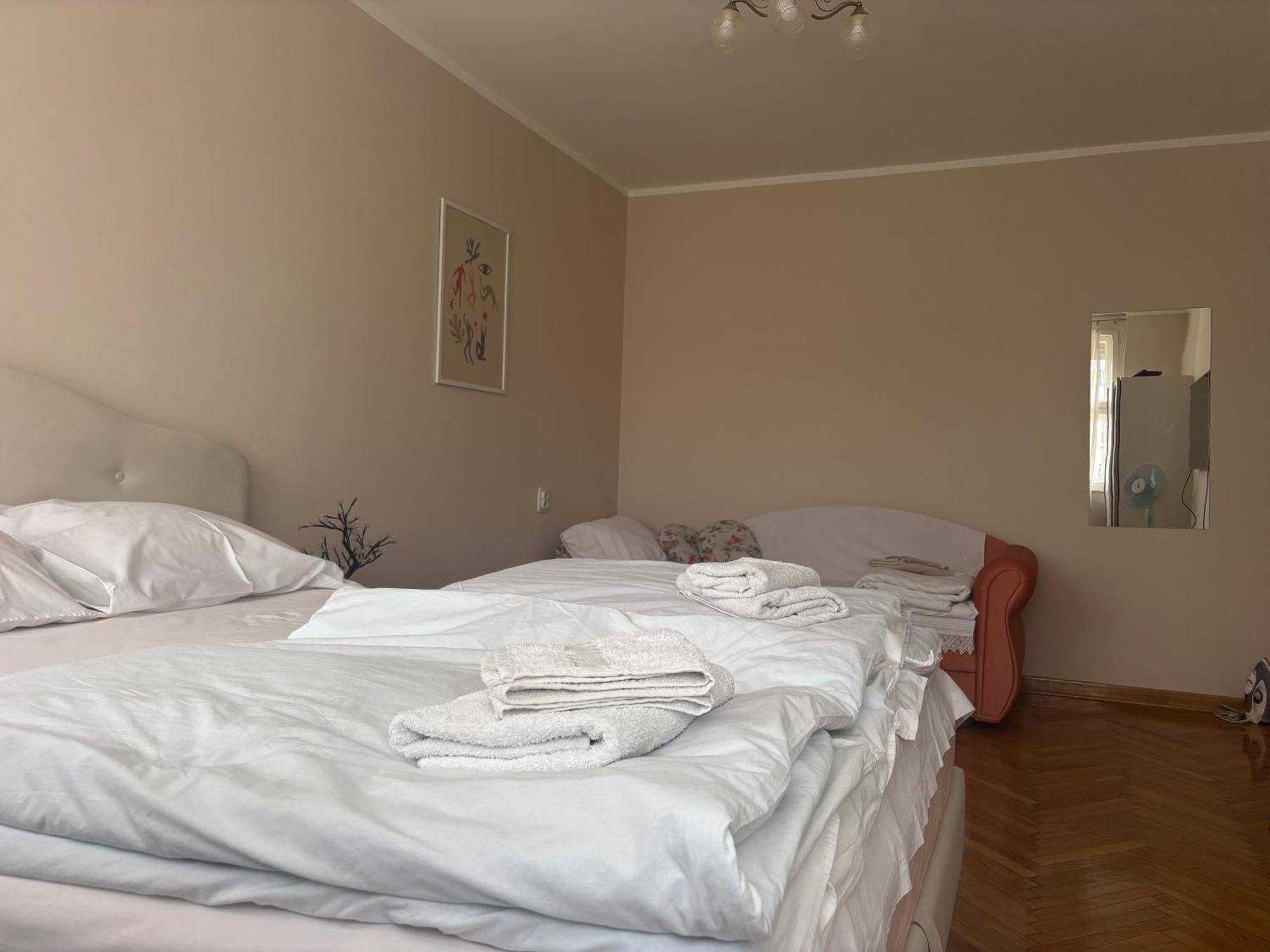 Red Square Apartment Pirot Eksteriør bilde