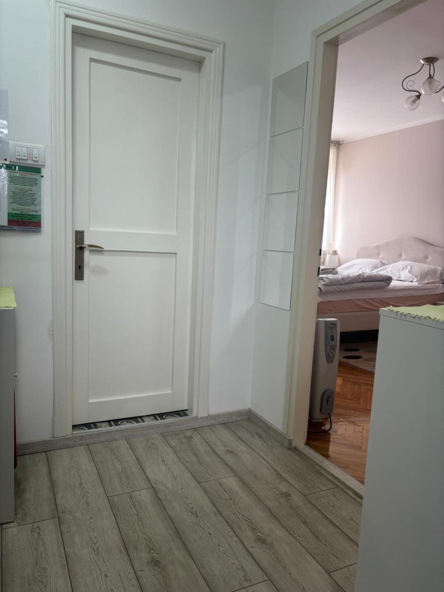 Red Square Apartment Pirot Eksteriør bilde